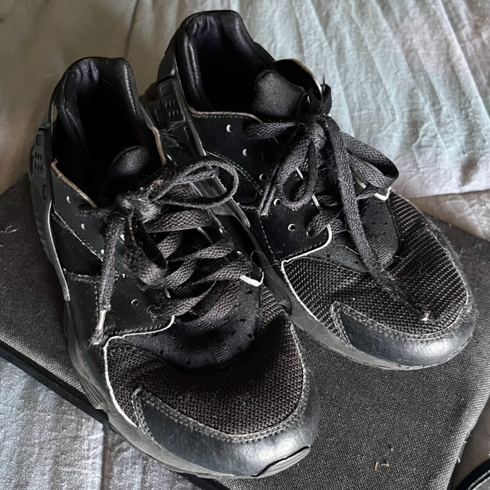 Nike Black Tennis Shoes